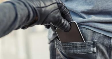मोबाइल चोरी