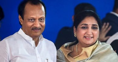 अजीत पवार के साथ उनकी पत्नी सुनेत्रा पवार