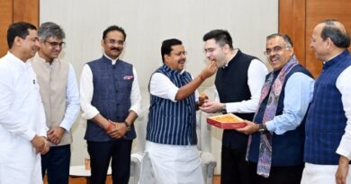 केजरीवाल को राजनीति में इतिहास का सबसे बड़ा झटका, सात सांसद गए भाजपा में